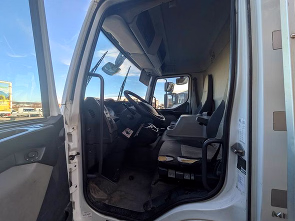 RENAULT TRUCKS Midlum 220 DXI Frigo 4x2 - Miniature 6
