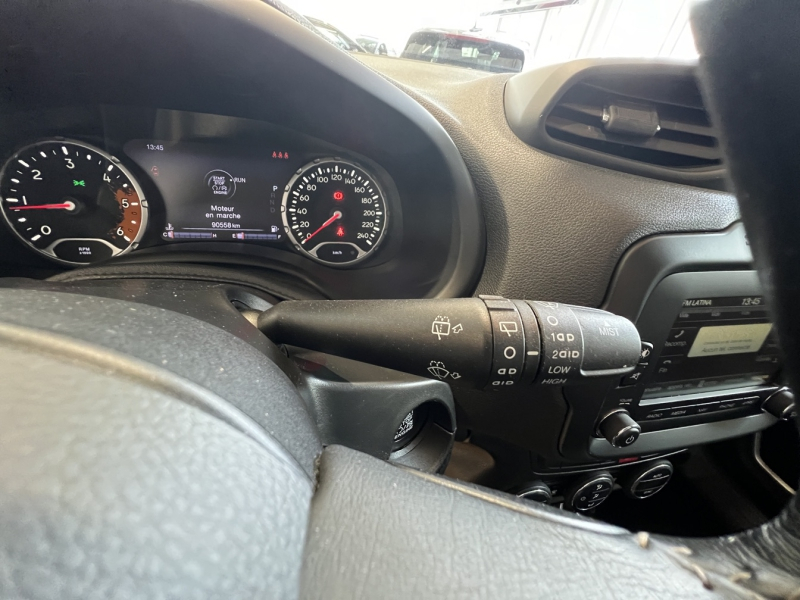 JEEP Renegade d’occasion à vendre à CHENNEVIÈRES-SUR-MARNE chez ADP - SOVEA 94 (Photo 16)