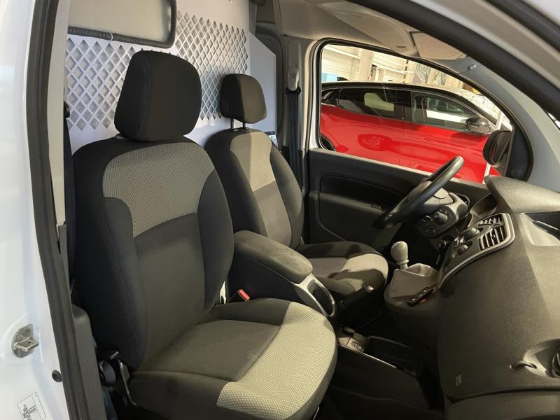 RENAULT Kangoo Express VUL d’occasion à vendre à CHENNEVIÈRES-SUR-MARNE chez ADP - SOVEA 94 (Photo 9)