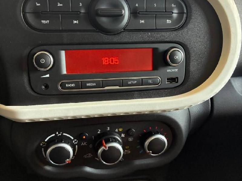 RENAULT Twingo d’occasion à vendre à CHENNEVIÈRES-SUR-MARNE chez ADP - SOVEA 94 (Photo 6)