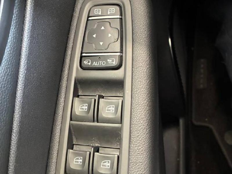 RENAULT Captur d’occasion à vendre à CHENNEVIÈRES-SUR-MARNE chez ADP - SOVEA 94 (Photo 5)