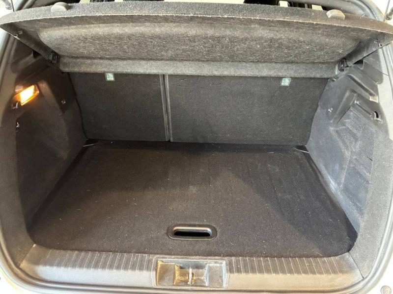 RENAULT Captur d’occasion à vendre à CHENNEVIÈRES-SUR-MARNE chez ADP - SOVEA 94 (Photo 14)
