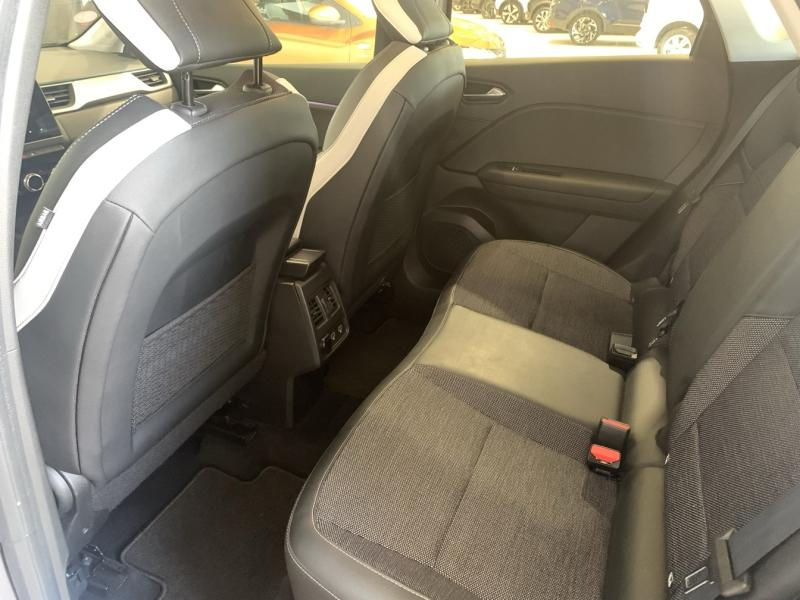 RENAULT Captur d’occasion à vendre à CHENNEVIÈRES-SUR-MARNE chez ADP - SOVEA 94 (Photo 6)