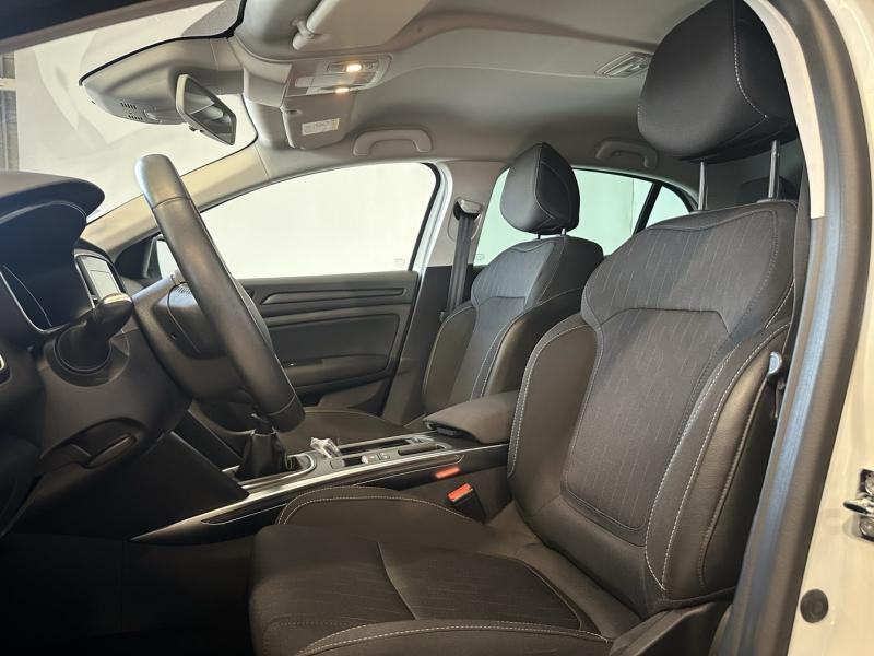 RENAULT Megane d’occasion à vendre à CHENNEVIÈRES-SUR-MARNE chez ADP - SOVEA 94 (Photo 9)