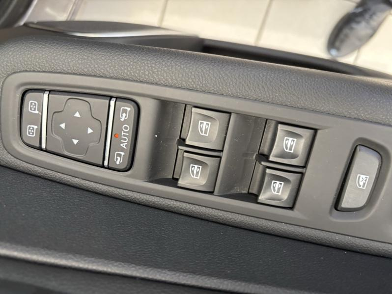 RENAULT Captur d’occasion à vendre à CHENNEVIÈRES-SUR-MARNE chez ADP - SOVEA 94 (Photo 9)