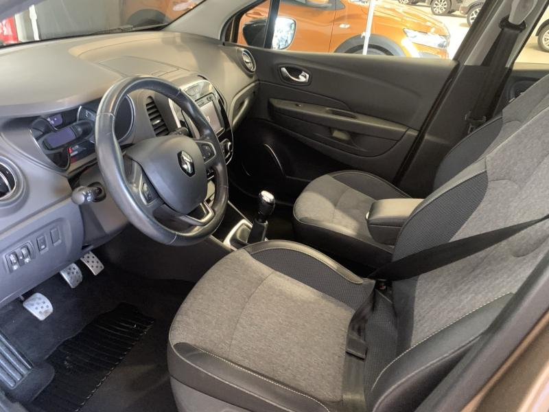 RENAULT Captur d’occasion à vendre à CHENNEVIÈRES-SUR-MARNE chez ADP - SOVEA 94 (Photo 6)