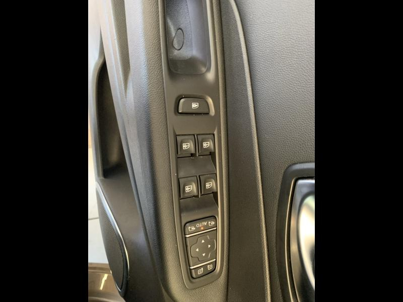 RENAULT Captur d’occasion à vendre à CHENNEVIÈRES-SUR-MARNE chez ADP - SOVEA 94 (Photo 8)