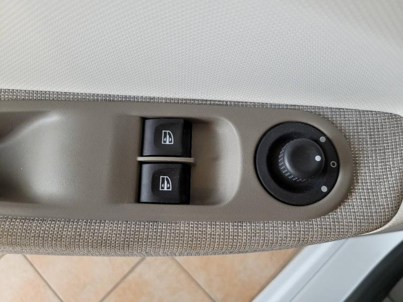 RENAULT Zoe d’occasion à vendre à CHENNEVIÈRES-SUR-MARNE chez ADP - SOVEA 94 (Photo 10)