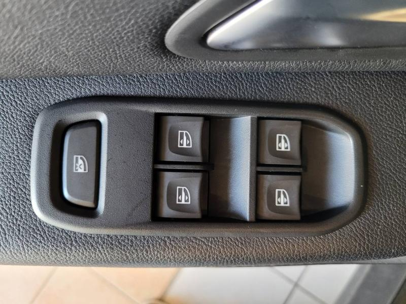 DACIA Duster d’occasion à vendre à CHENNEVIÈRES-SUR-MARNE chez ADP - SOVEA 94 (Photo 8)