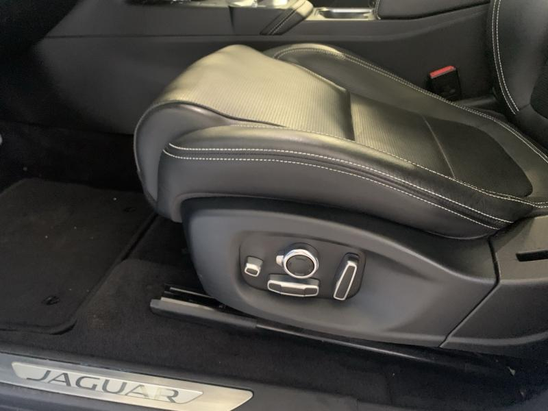 JAGUAR E-Pace d’occasion à vendre à CHENNEVIÈRES-SUR-MARNE chez ADP - SOVEA 94 (Photo 8)