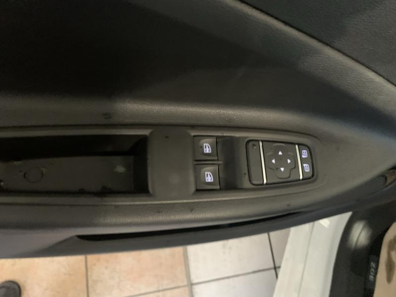 RENAULT Zoe d’occasion à vendre à CHENNEVIÈRES-SUR-MARNE chez ADP - SOVEA 94 (Photo 8)