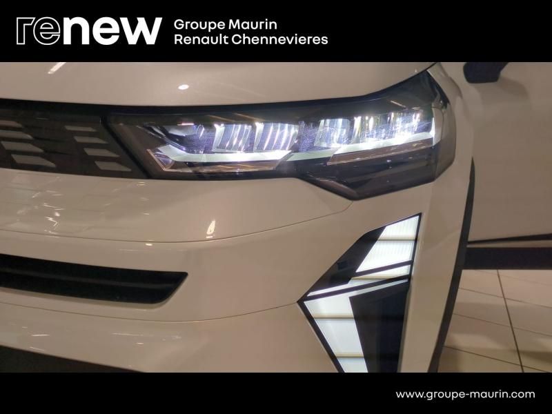 RENAULT  d’occasion à vendre à CHENNEVIÈRES-SUR-MARNE chez ADP - SOVEA 94 (Photo 13)