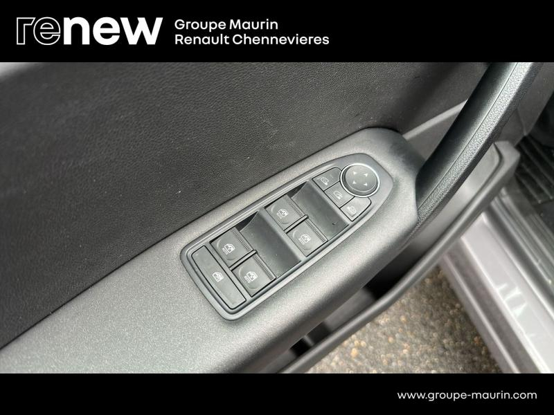 RENAULT Captur d’occasion à vendre à CHENNEVIÈRES-SUR-MARNE chez ADP - SOVEA 94 (Photo 15)