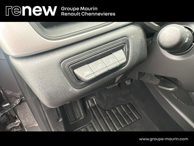 RENAULT Captur d’occasion à vendre à CHENNEVIÈRES-SUR-MARNE chez ADP - SOVEA 94 (Photo 16)