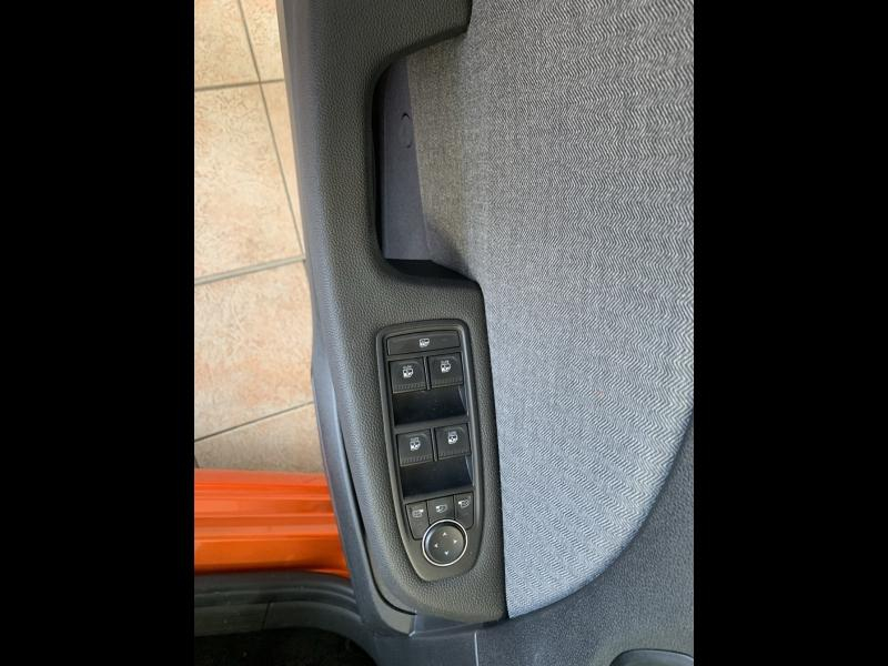 RENAULT Clio d’occasion à vendre à CHENNEVIÈRES-SUR-MARNE chez ADP - SOVEA 94 (Photo 14)