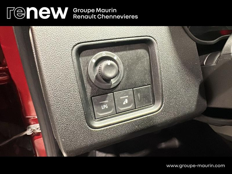 DACIA Duster d’occasion à vendre à CHENNEVIÈRES-SUR-MARNE chez ADP - SOVEA 94 (Photo 16)
