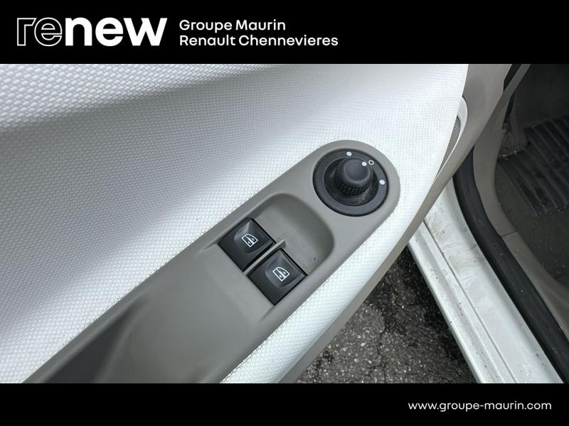 RENAULT Zoe d’occasion à vendre à CHENNEVIÈRES-SUR-MARNE chez ADP - SOVEA 94 (Photo 14)