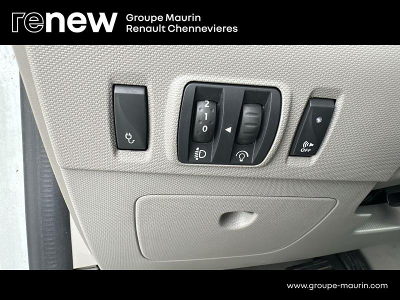 RENAULT Zoe d’occasion à vendre à CHENNEVIÈRES-SUR-MARNE chez ADP - SOVEA 94 (Photo 15)