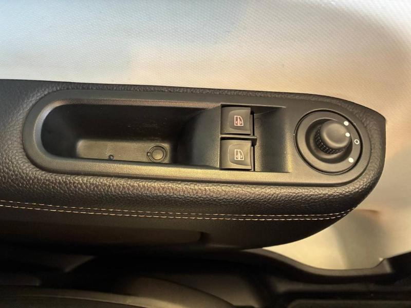 RENAULT Twingo d’occasion à vendre à CHENNEVIÈRES-SUR-MARNE chez ADP - SOVEA 94 (Photo 10)