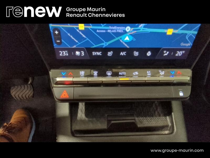 RENAULT Megane d’occasion à vendre à CHENNEVIÈRES-SUR-MARNE chez ADP - SOVEA 94 (Photo 12)