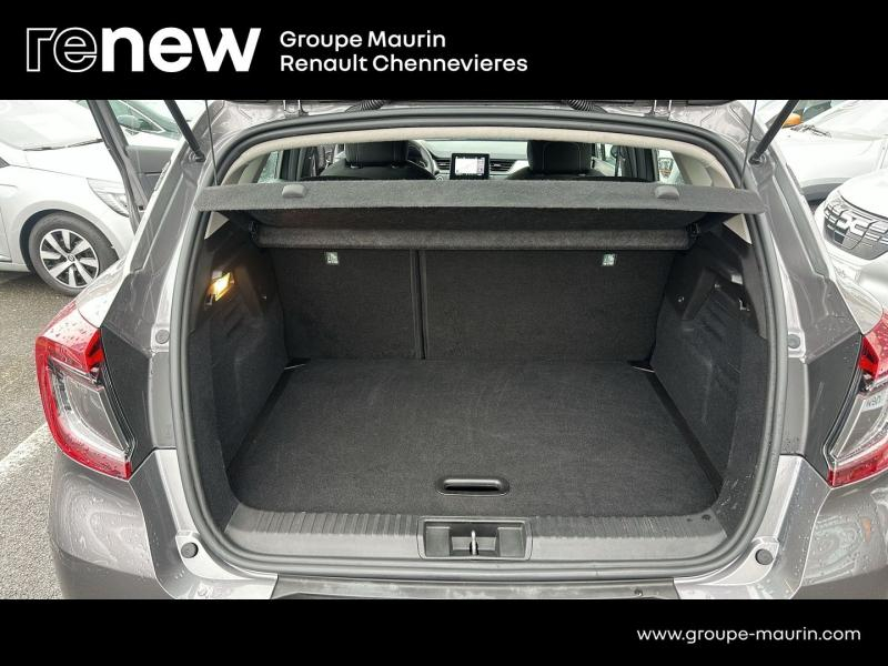 RENAULT Captur d’occasion à vendre à CHENNEVIÈRES-SUR-MARNE chez ADP - SOVEA 94 (Photo 12)