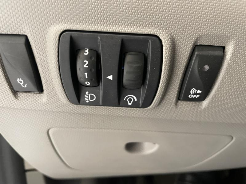 RENAULT Zoe d’occasion à vendre à CHENNEVIÈRES-SUR-MARNE chez ADP - SOVEA 94 (Photo 15)