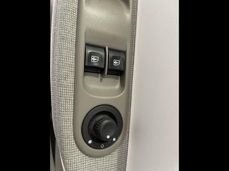 RENAULT Zoe d’occasion à vendre à CHENNEVIÈRES-SUR-MARNE chez ADP - SOVEA 94 (Photo 16)