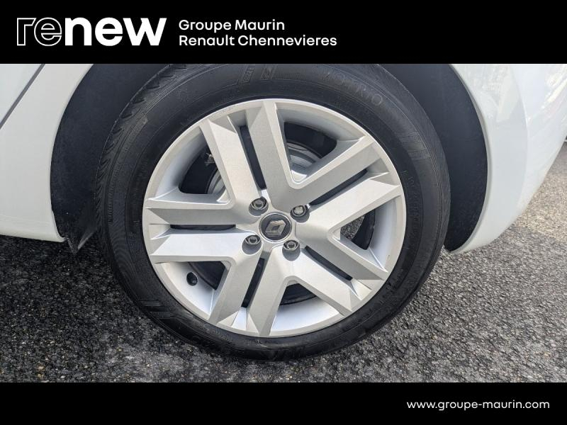 RENAULT Clio d’occasion à vendre à CHENNEVIÈRES-SUR-MARNE chez ADP - SOVEA 94 (Photo 17)