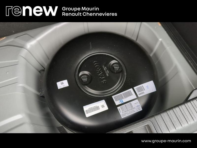 RENAULT Captur d’occasion à vendre à CHENNEVIÈRES-SUR-MARNE chez ADP - SOVEA 94 (Photo 13)