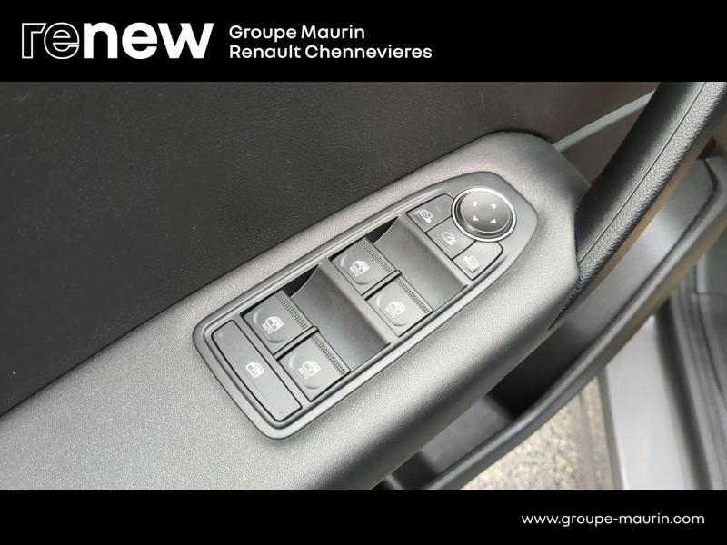 RENAULT Captur d’occasion à vendre à CHENNEVIÈRES-SUR-MARNE chez ADP - SOVEA 94 (Photo 14)