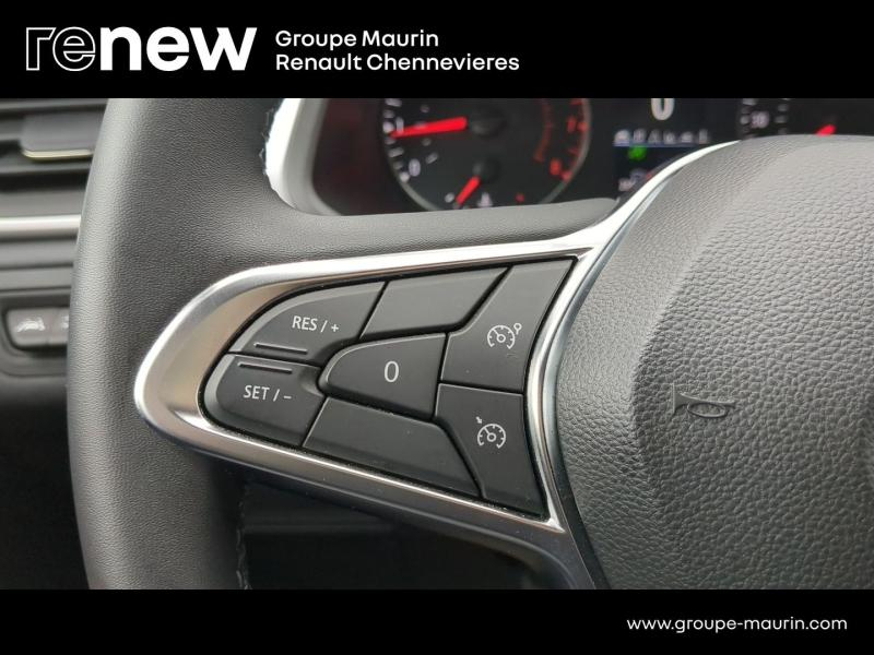 RENAULT Captur d’occasion à vendre à CHENNEVIÈRES-SUR-MARNE chez ADP - SOVEA 94 (Photo 17)