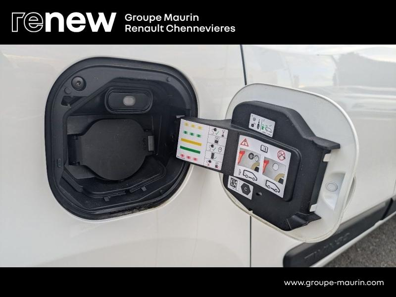 RENAULT Twingo d’occasion à vendre à CHENNEVIÈRES-SUR-MARNE chez ADP - SOVEA 94 (Photo 16)