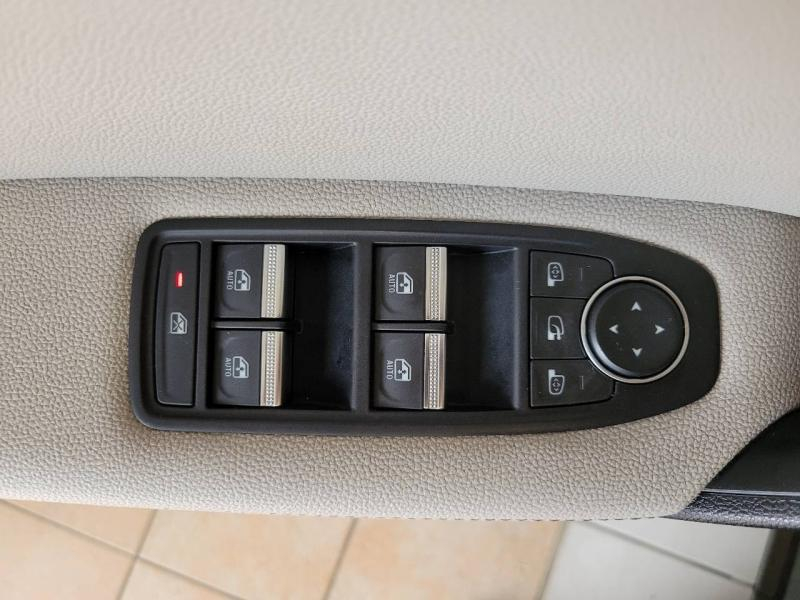 RENAULT Captur d’occasion à vendre à CHENNEVIÈRES-SUR-MARNE chez ADP - SOVEA 94 (Photo 15)