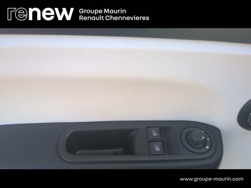 RENAULT Twingo d’occasion à vendre à CHENNEVIÈRES-SUR-MARNE chez ADP - SOVEA 94 (Photo 17)