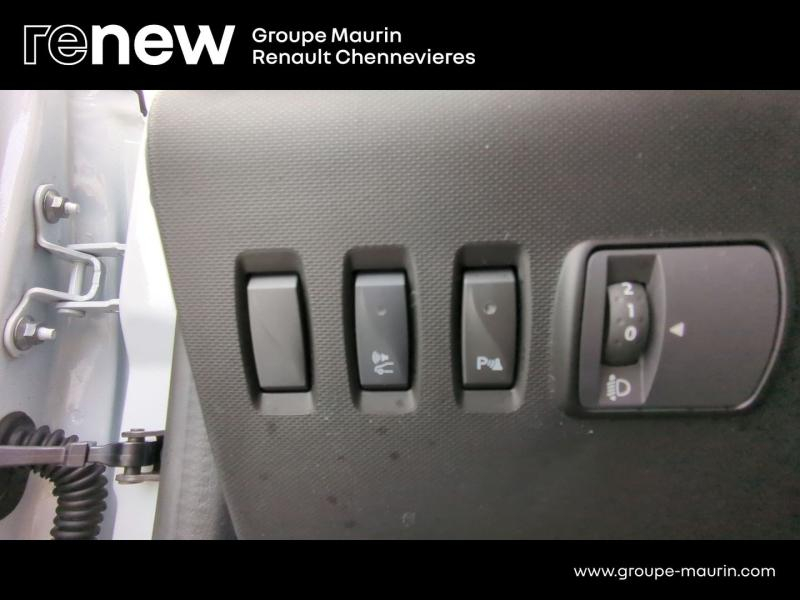 RENAULT Twingo d’occasion à vendre à CHENNEVIÈRES-SUR-MARNE chez ADP - SOVEA 94 (Photo 20)