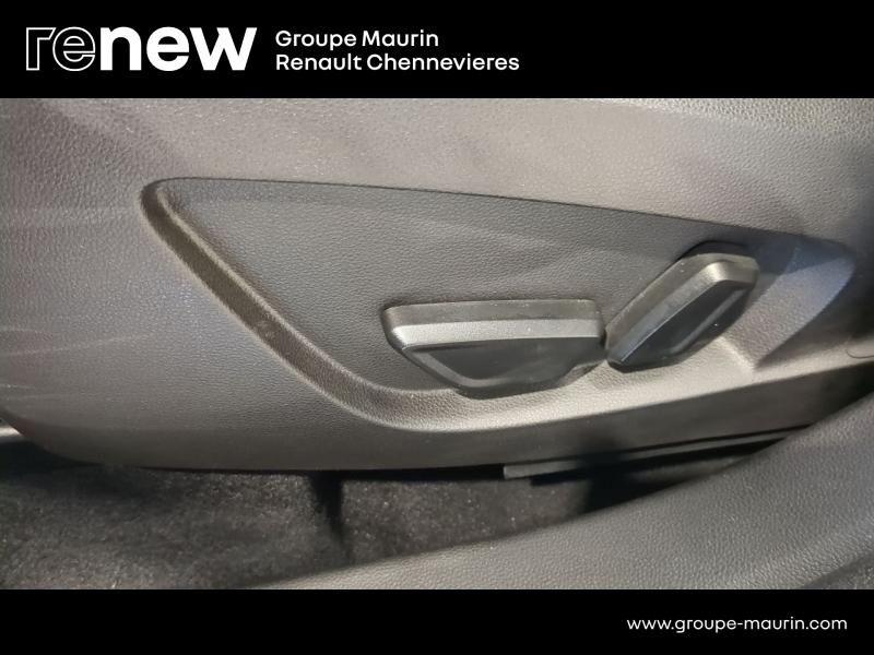 RENAULT Captur d’occasion à vendre à CHENNEVIÈRES-SUR-MARNE chez ADP - SOVEA 94 (Photo 11)