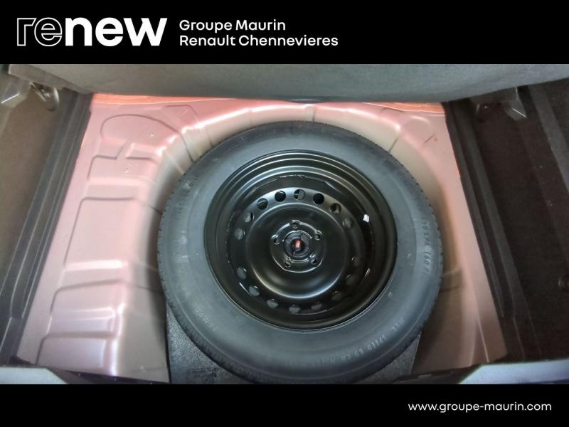 RENAULT Captur d’occasion à vendre à CHENNEVIÈRES-SUR-MARNE chez ADP - SOVEA 94 (Photo 8)