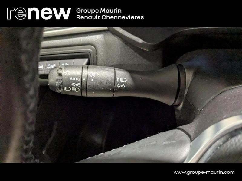 RENAULT Captur d’occasion à vendre à CHENNEVIÈRES-SUR-MARNE chez ADP - SOVEA 94 (Photo 17)