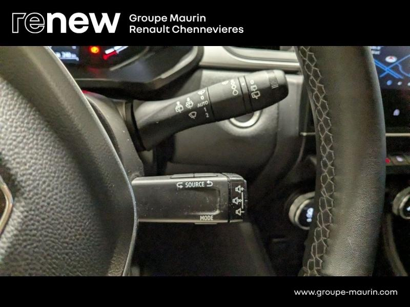 RENAULT Captur d’occasion à vendre à CHENNEVIÈRES-SUR-MARNE chez ADP - SOVEA 94 (Photo 18)