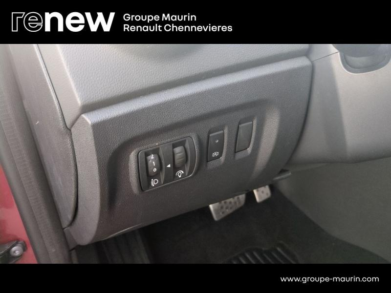 RENAULT Captur d’occasion à vendre à CHENNEVIÈRES-SUR-MARNE chez ADP - SOVEA 94 (Photo 16)