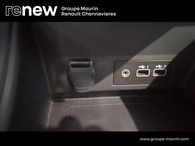 RENAULT Captur d’occasion à vendre à CHENNEVIÈRES-SUR-MARNE chez ADP - SOVEA 94 (Photo 18)