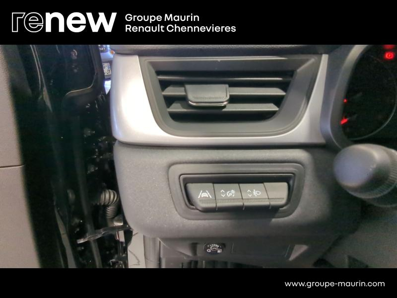 RENAULT Captur d’occasion à vendre à CHENNEVIÈRES-SUR-MARNE chez ADP - SOVEA 94 (Photo 14)