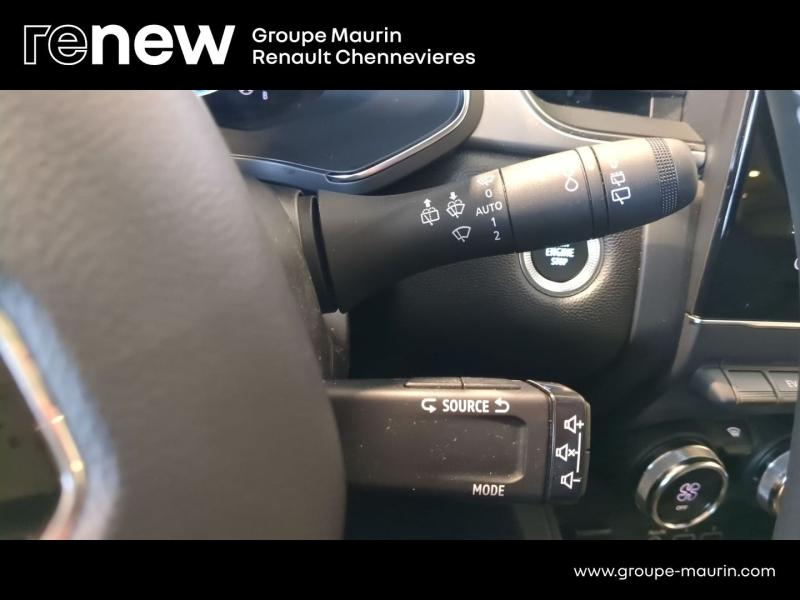 RENAULT Captur d’occasion à vendre à CHENNEVIÈRES-SUR-MARNE chez ADP - SOVEA 94 (Photo 19)