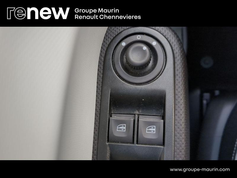 RENAULT Twingo d’occasion à vendre à CHENNEVIÈRES-SUR-MARNE chez ADP - SOVEA 94 (Photo 13)