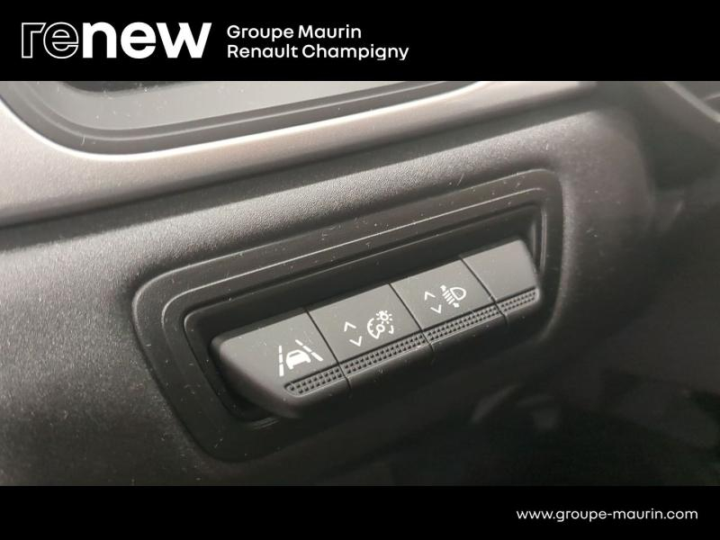 RENAULT Captur d’occasion à vendre à CHENNEVIÈRES-SUR-MARNE chez ADP - SOVEA 94 (Photo 18)