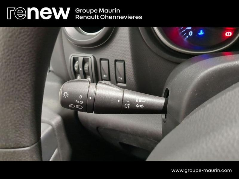 RENAULT Trafic Fg VUL d’occasion à vendre à CHENNEVIÈRES-SUR-MARNE chez ADP - SOVEA 94 (Photo 14)