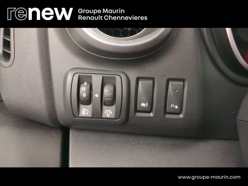 RENAULT Trafic Fg VUL d’occasion à vendre à CHENNEVIÈRES-SUR-MARNE chez ADP - SOVEA 94 (Photo 17)