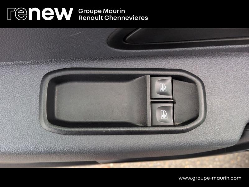 DACIA Duster d’occasion à vendre à CHENNEVIÈRES-SUR-MARNE chez ADP - SOVEA 94 (Photo 19)