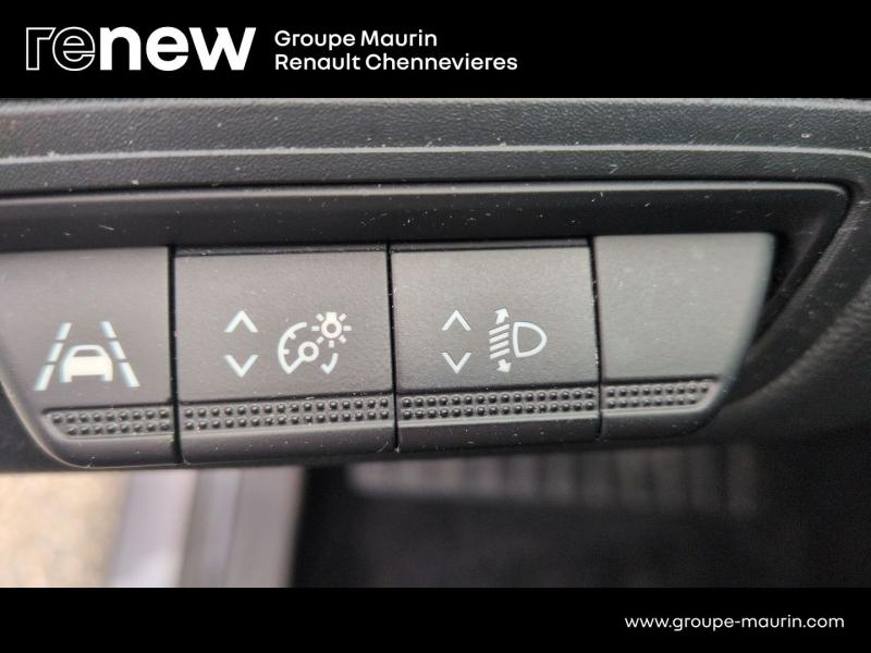 RENAULT Captur d’occasion à vendre à CHENNEVIÈRES-SUR-MARNE chez ADP - SOVEA 94 (Photo 19)