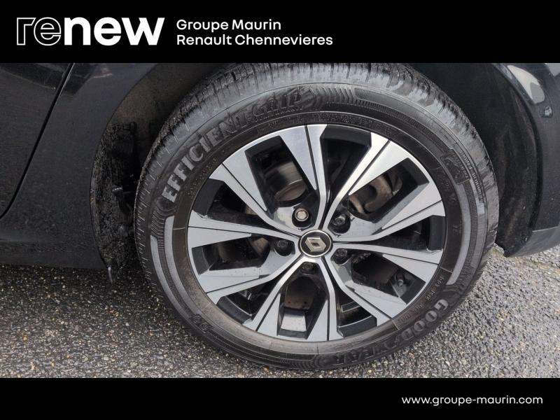 RENAULT Megane d’occasion à vendre à CHENNEVIÈRES-SUR-MARNE chez ADP - SOVEA 94 (Photo 9)